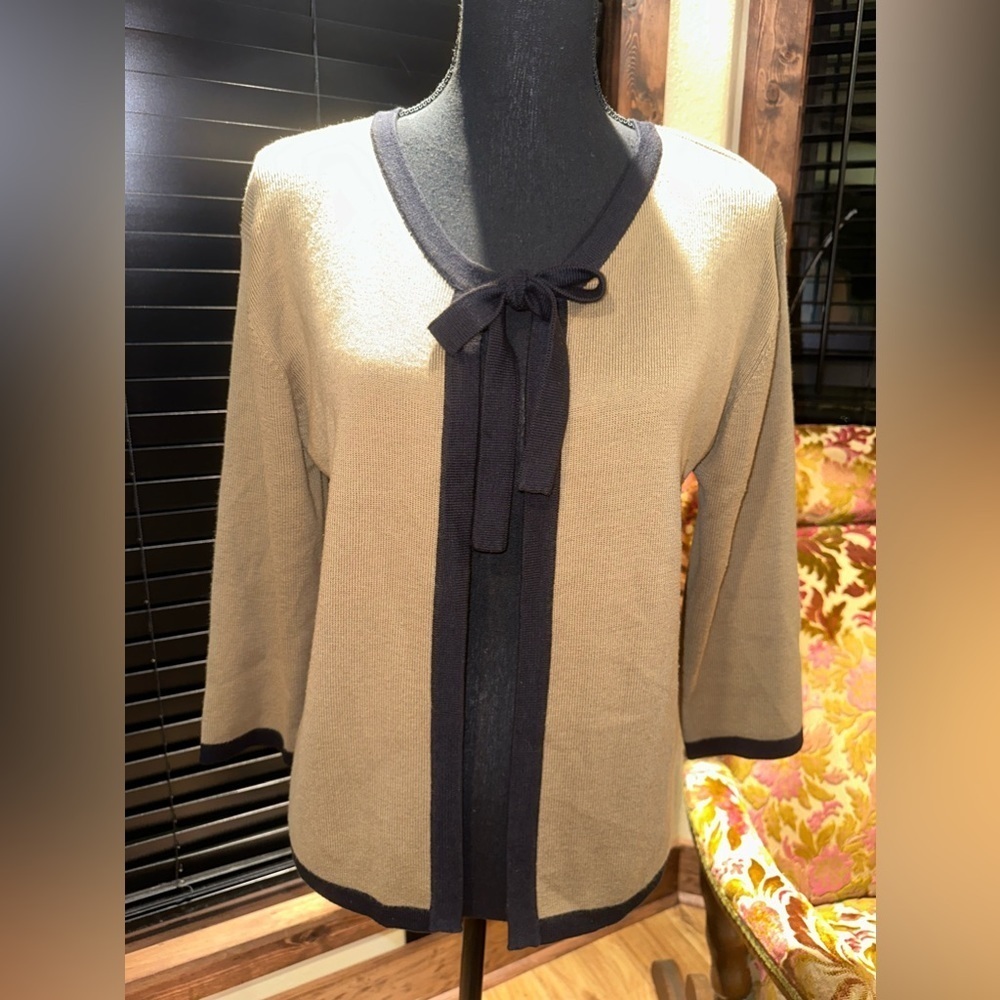 J. MARCO Galleries  Elegant open short cardigan tan and black Sz M
